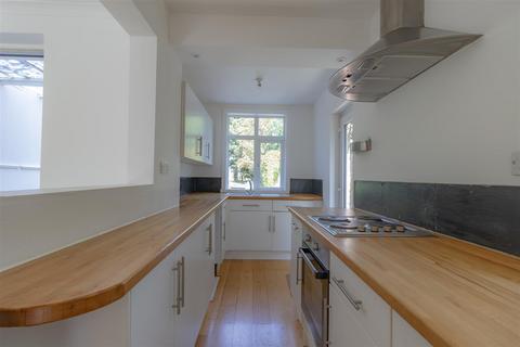 3 bedroom semi-detached house to rent, New Barn Lane, Cheltenham