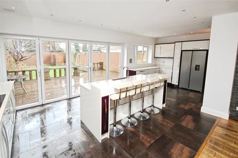 5 bedroom semi-detached house to rent, Cedar Road, Romford, RM7