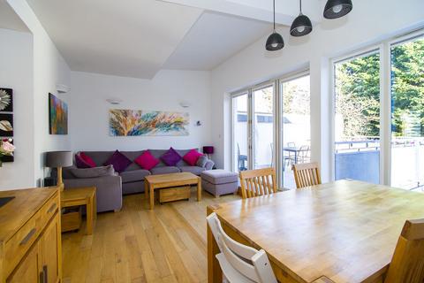 undefined, Station Mews, Penarth