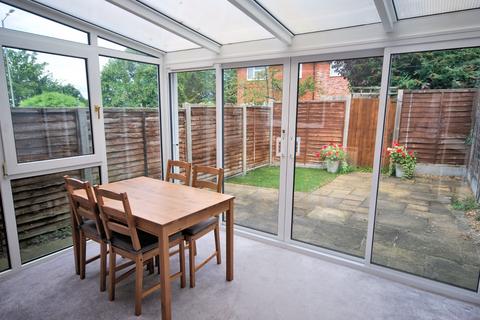 2 bedroom terraced house to rent, Old Tring Road, Aylesbury HP22