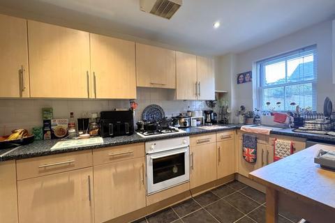 2 bedroom apartment to rent, Old School Close, Guildford