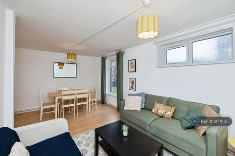 3 bedroom maisonette to rent, Manor Place, London, SE17