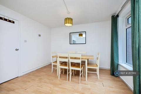 3 bedroom maisonette to rent, Manor Place, London, SE17