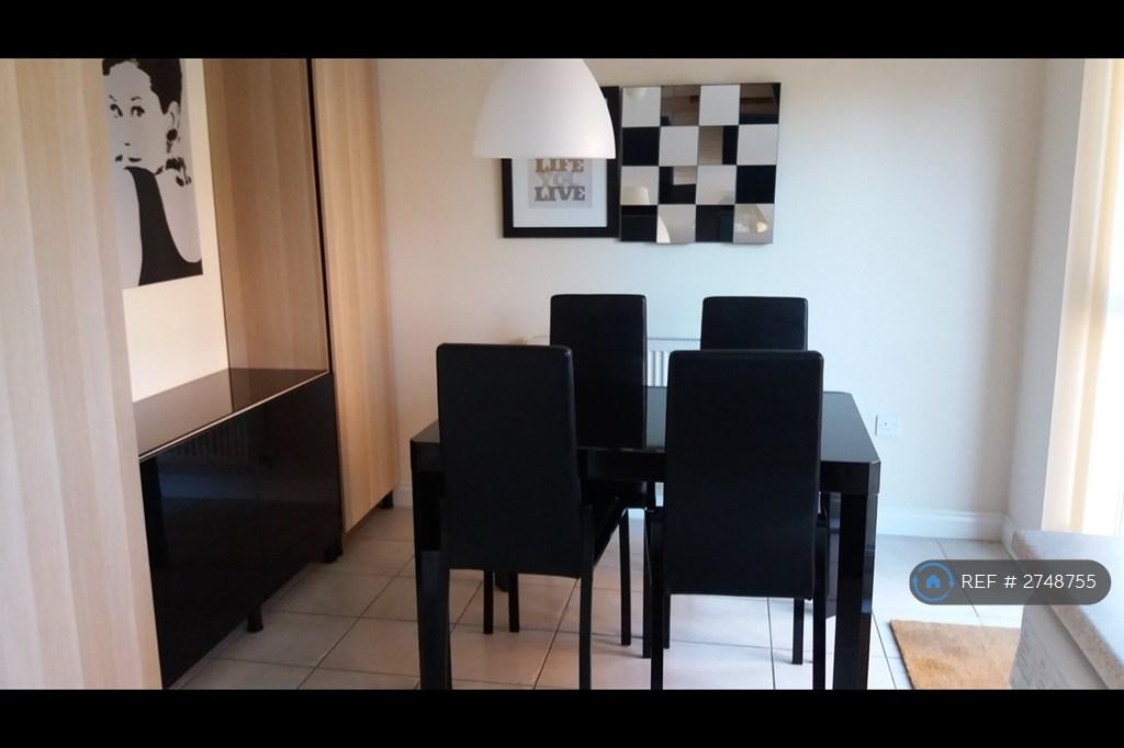 Diner With Extendable Table