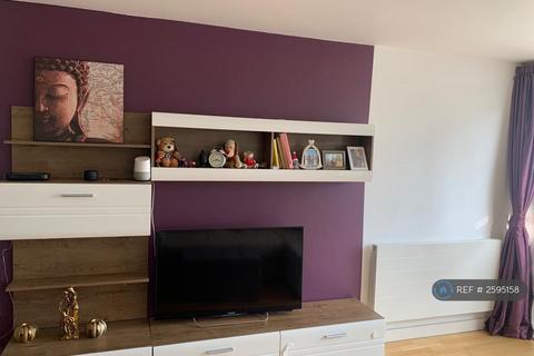 2 bedroom flat to rent, Elm Road, Wembley, HA9