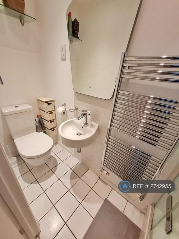 En-Suite Bathroom
