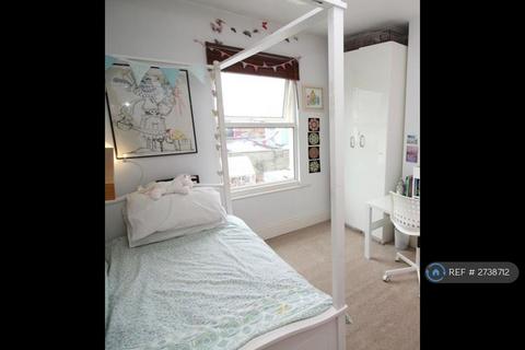 3 bedroom terraced house to rent, Grove Park Terrace, Bristol, BS16