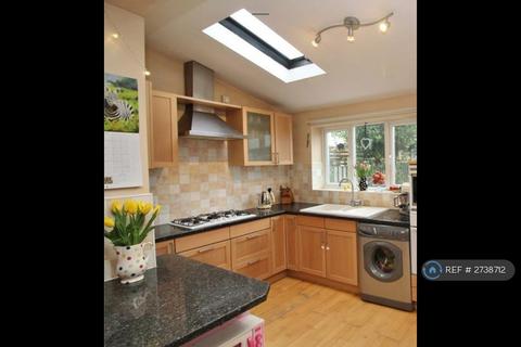 3 bedroom terraced house to rent, Grove Park Terrace, Bristol, BS16