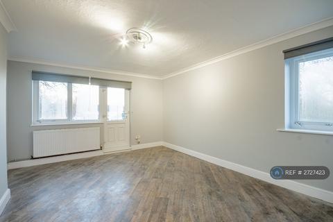 3 bedroom flat to rent, Danbury Down, Basildon, SS14