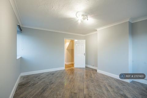 3 bedroom flat to rent, Danbury Down, Basildon, SS14