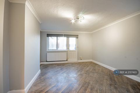 3 bedroom flat to rent, Danbury Down, Basildon, SS14