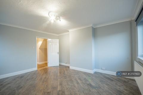 3 bedroom flat to rent, Danbury Down, Basildon, SS14