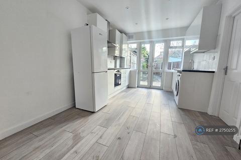 5 bedroom semi-detached house to rent, Goldsdown Close, Enfield, EN3