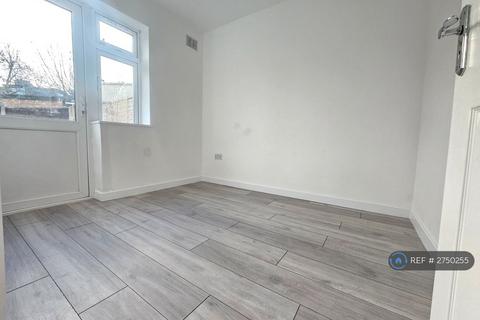 5 bedroom semi-detached house to rent, Goldsdown Close, Enfield, EN3
