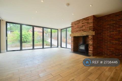 5 bedroom detached house to rent, Rhododendron Avenue, Meopham, Gravesend, DA13