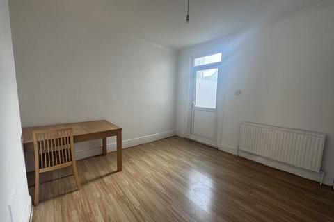 3 bedroom terraced house to rent, Copenhagen Road, Gillingham