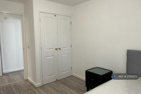 2 bedroom flat to rent, Heathside Close, Ilford, IG2