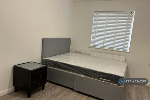 2 bedroom flat to rent, Heathside Close, Ilford, IG2