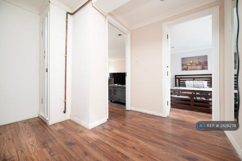 2 bedroom flat to rent, Commercial Road, London, E1
