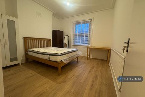 2 bedroom flat to rent, Concannon Road, London, SW2