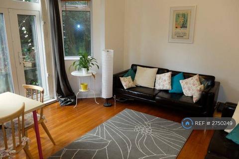 2 bedroom flat to rent, Montenotte Road, London, N8