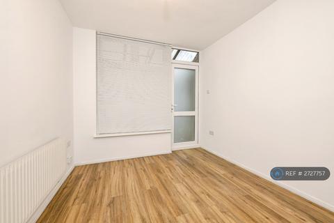 4 bedroom end of terrace house to rent, Blackmead, Orton Malborne, Peterborough, PE2