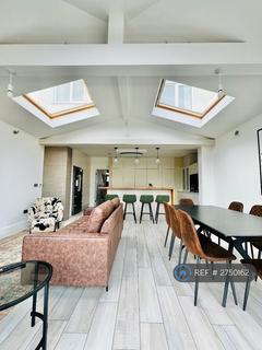 5 bedroom semi-detached house to rent, Arundel Avenue, London, SM4