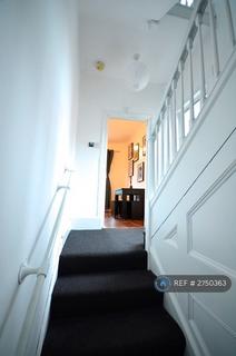 4 bedroom flat to rent, Goldhawk Road, London, W12