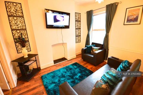 4 bedroom flat to rent, Goldhawk Road, London, W12