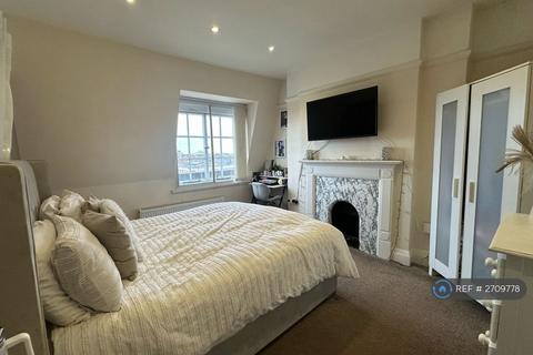 2 bedroom flat to rent, Lord Street, Southport, PR8