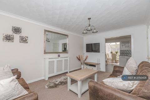 3 bedroom semi-detached house to rent, Ambledene, Bamber Bridge, Preston, PR5
