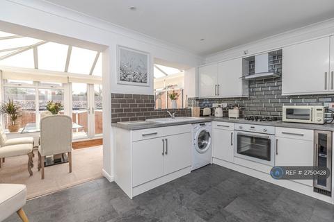 3 bedroom semi-detached house to rent, Ambledene, Bamber Bridge, Preston, PR5
