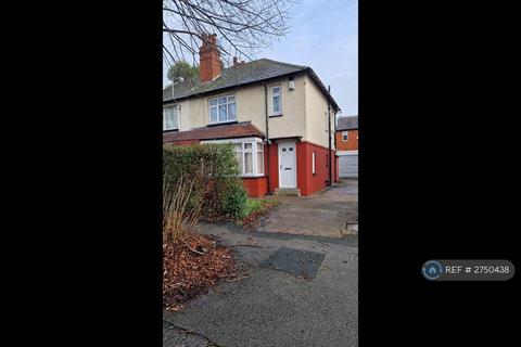 3 bedroom semi-detached house to rent, Langdale Avenue, Leeds, LS6