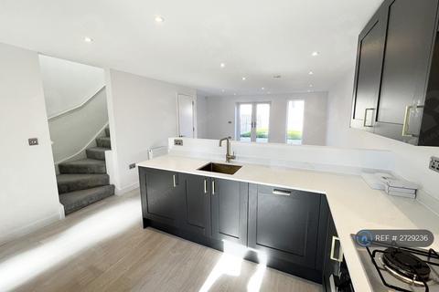 3 bedroom semi-detached house to rent, Shergar Way, Salford, M6