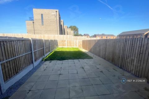 3 bedroom semi-detached house to rent, Shergar Way, Salford, M6