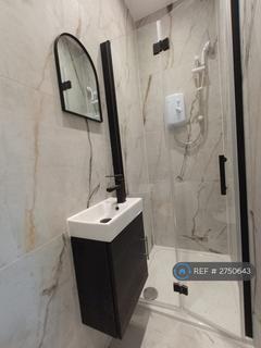 Studio to rent, Furzedown Drive, London, SW17