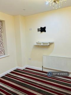 4 bedroom end of terrace house to rent, Lindisfarne Road, Dagenham, RM8