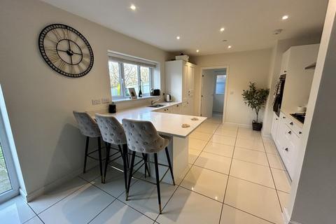 4 bedroom detached house for sale, Clos Emlyn, Old Colwyn