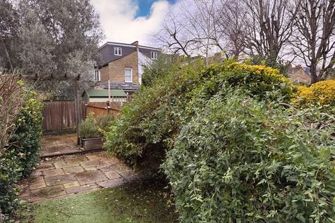 2 bedroom ground floor maisonette to rent, Waldron Road Earlsfield SW18 3TB