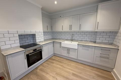 2 bedroom ground floor maisonette to rent, Waldron Road Earlsfield SW18 3TB