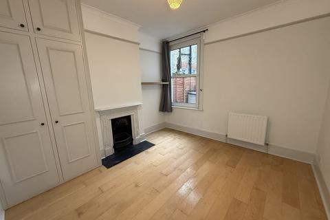 2 bedroom ground floor maisonette to rent, Waldron Road Earlsfield SW18 3TB
