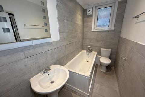 2 bedroom ground floor maisonette to rent, Waldron Road Earlsfield SW18 3TB