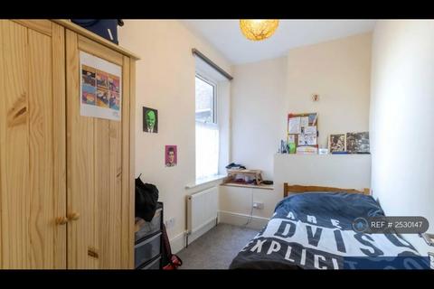 undefined, Ballards Lane, London, N3