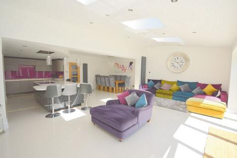 undefined, Upton Lane, Widnes