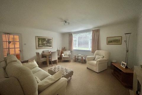 2 bedroom apartment to rent, Sanderstead Court, Addington Road, South Croydon