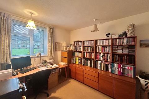 2 bedroom apartment to rent, Sanderstead Court, Addington Road, South Croydon