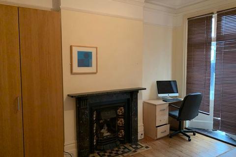 1 bedroom semi-detached house to rent, Cowley Road, Uxbridge
