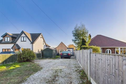 2 bedroom detached bungalow for sale, Retford Road, Newark NG22