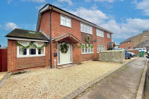 4 bedroom semi-detached house for sale, Summerleys, Edlesborough