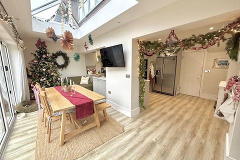 4 bedroom semi-detached house for sale, Summerleys, Edlesborough
